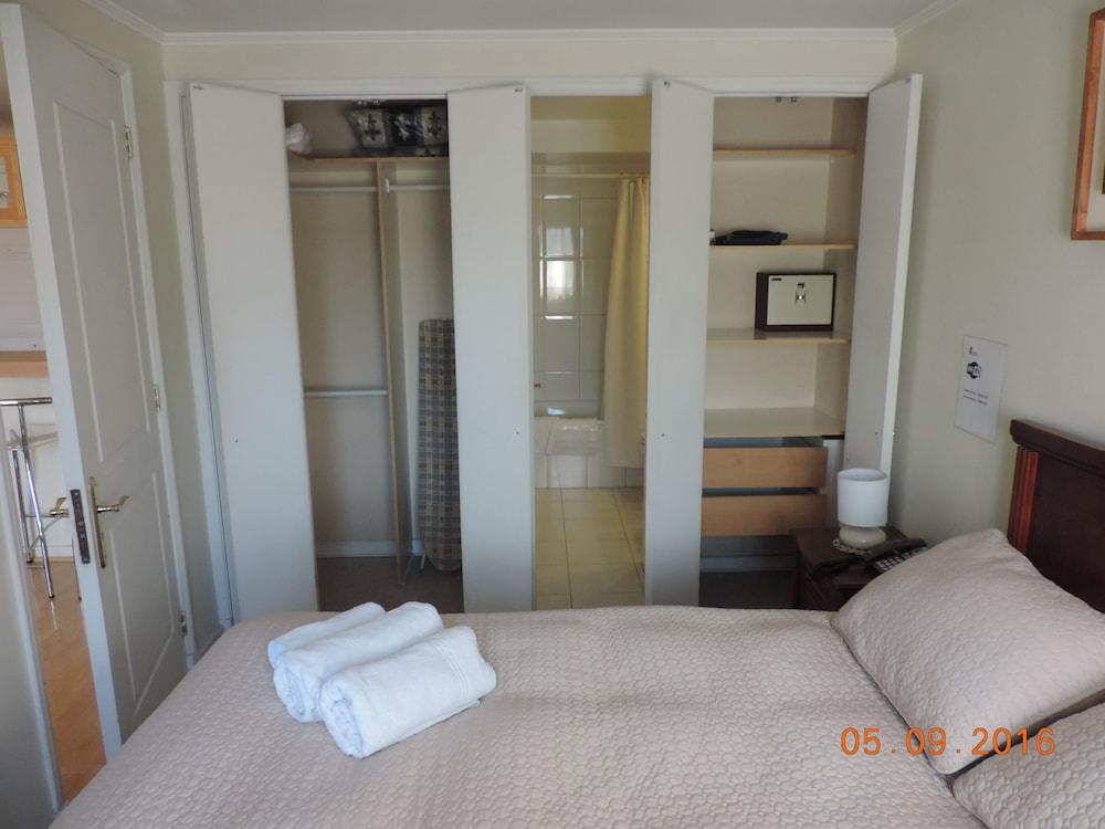 At Home Roger de Flor