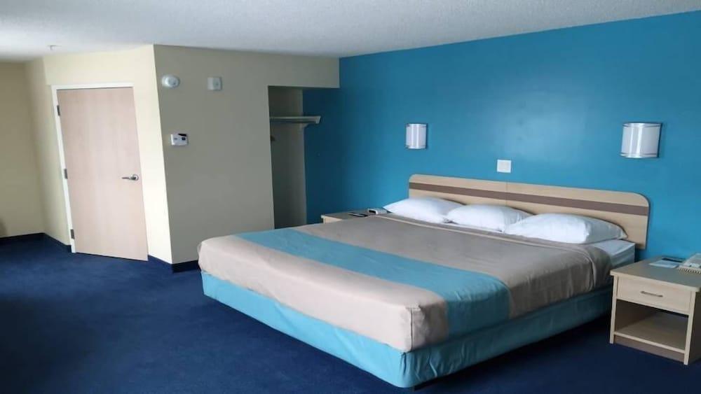 Aurora Inn Estevan