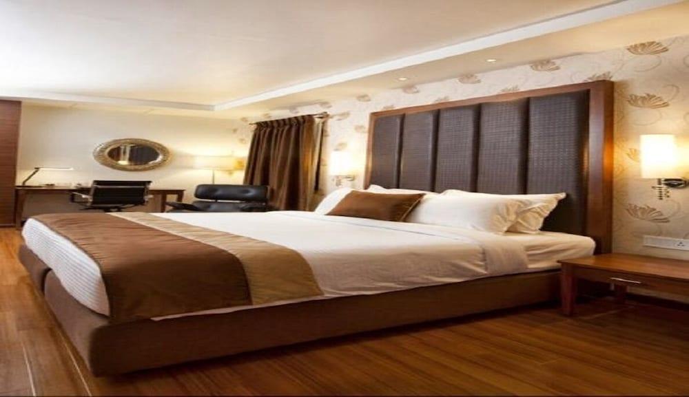 The Grand Magrath Hotel