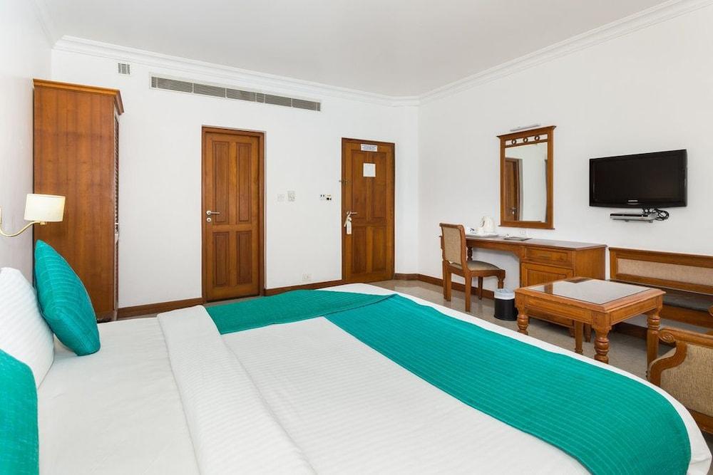 The Avenue Center Hotel