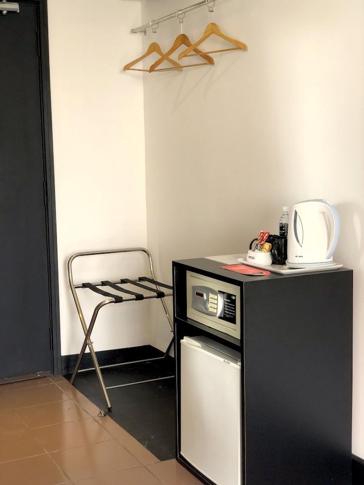 Flamingo Hotel by The Lake