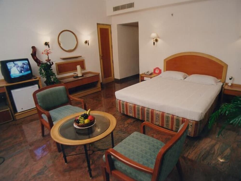 Kamat Lingapur Hotel