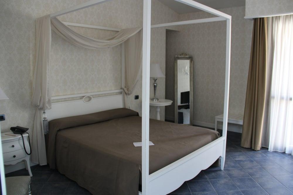 Marina Holiday Resort & Spa