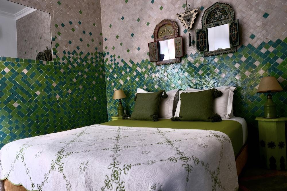 RIAD LAURIERS BLANCS