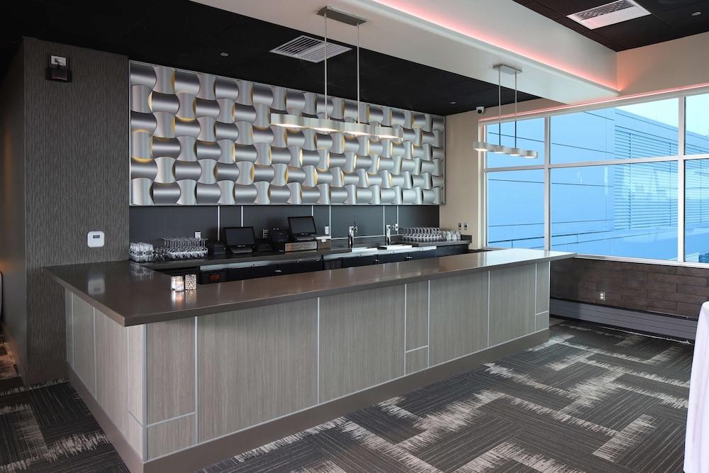 Tulyp, Tapestry Collection by Hilton