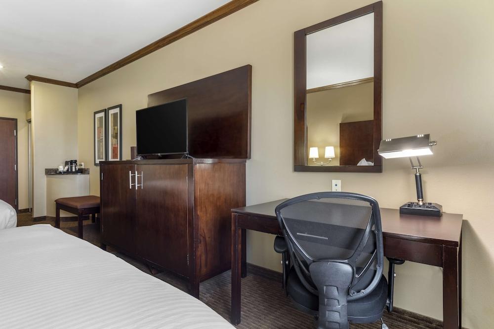 Best Western Plus Texoma Hotel & Suites