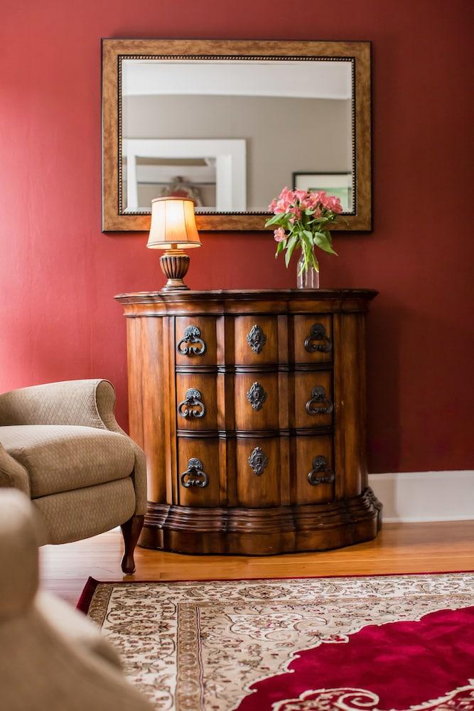 Warm Springs Inn & Winery