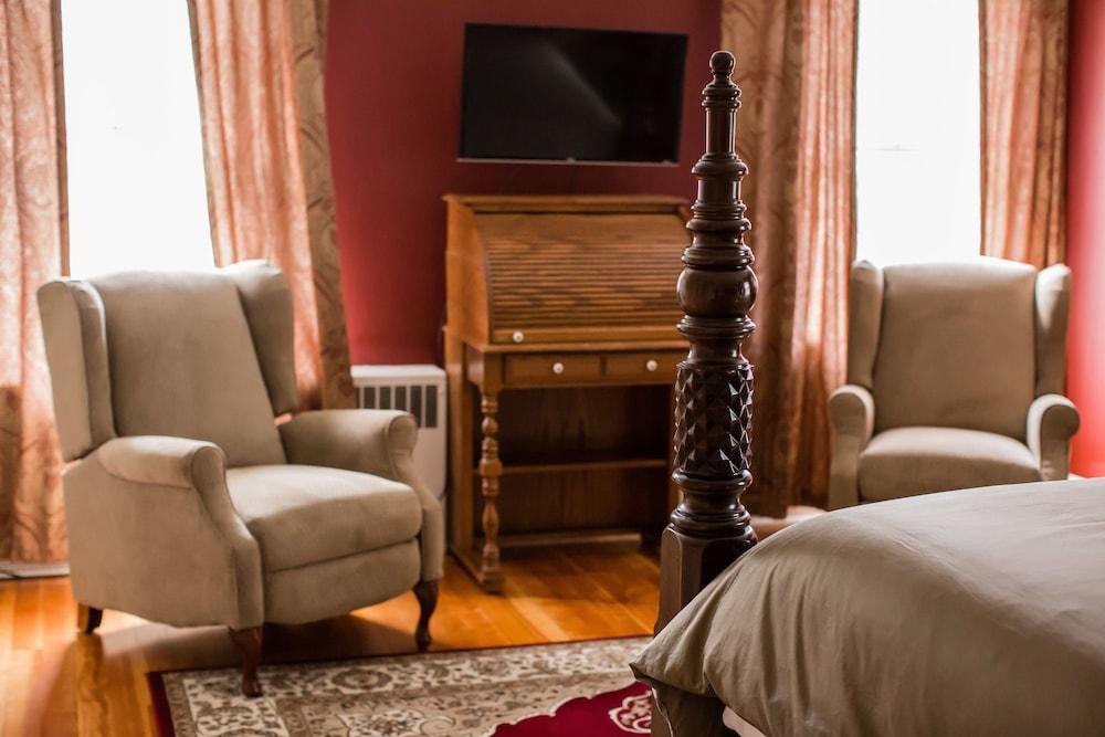 Warm Springs Inn & Winery