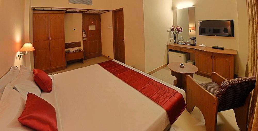 The Hotel Royal Plaza