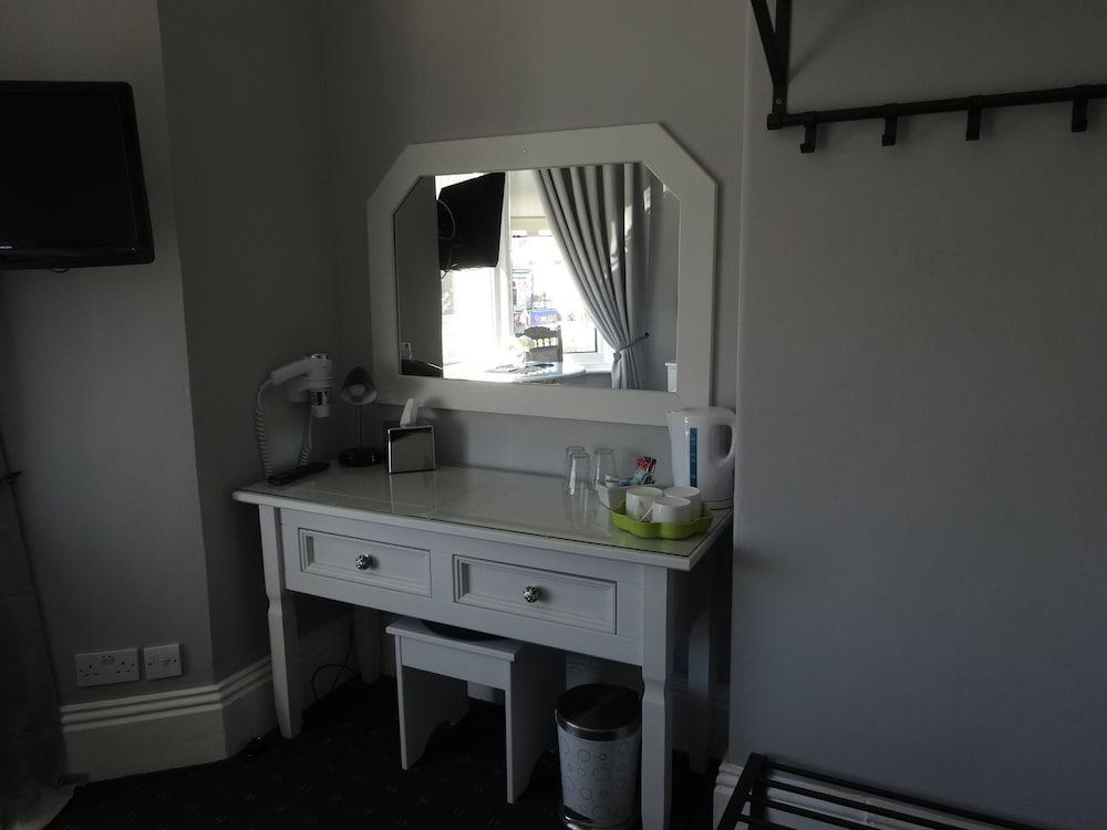 Elmswood Guest House