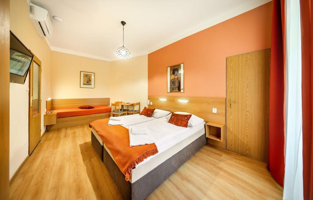 Hotel Golden City Garni
