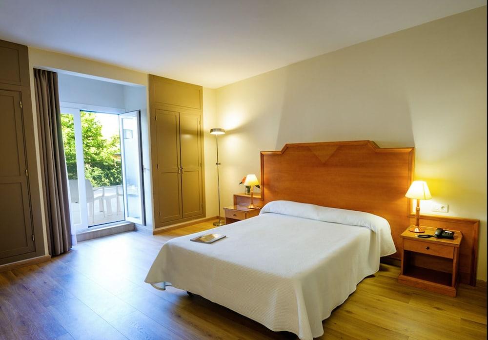 Hotel Monarque El Rodeo