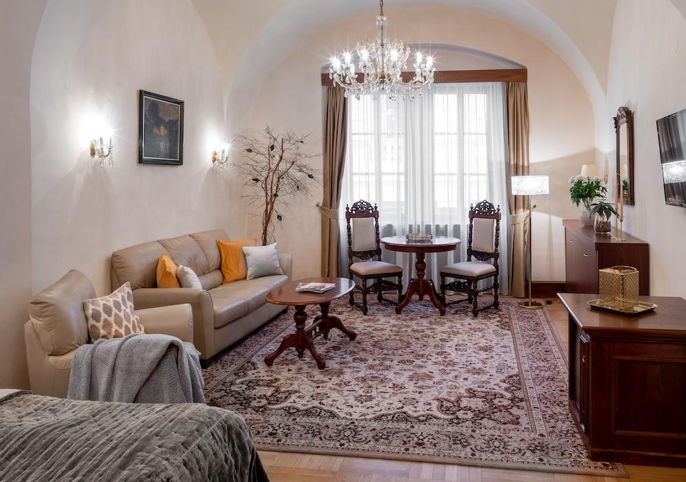 Aurus by Adrez Living