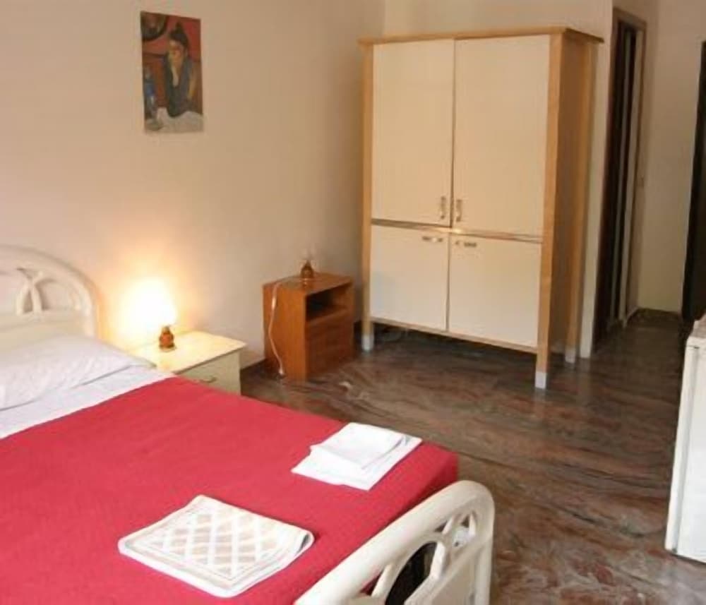 Vatican Rooms Guest House