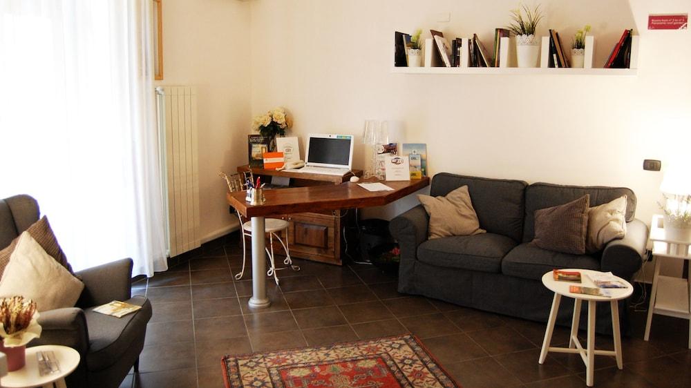 PortAtenea Atenea Collection