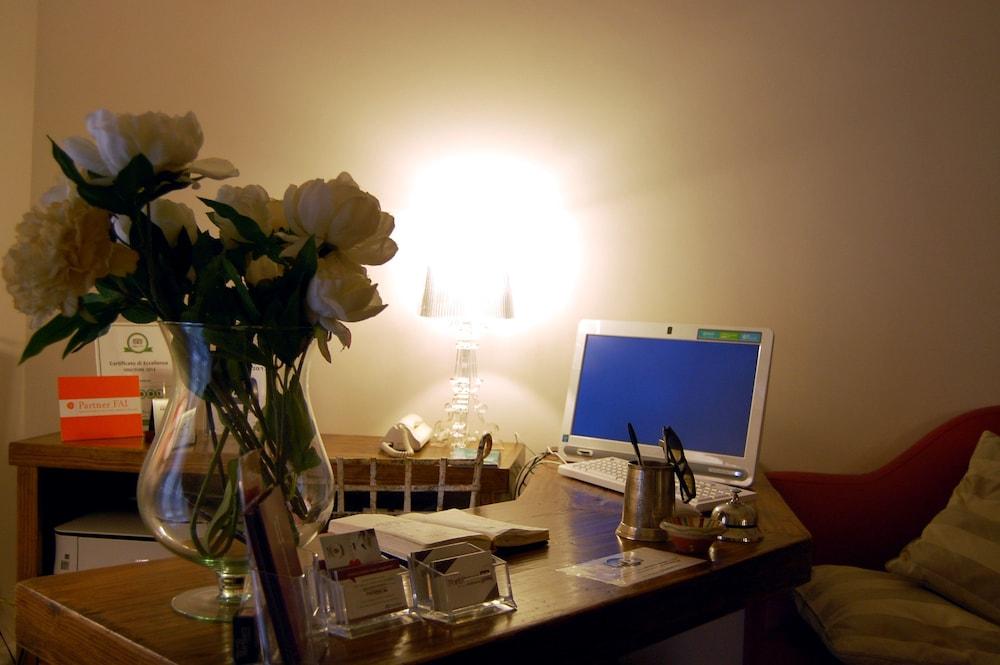 PortAtenea Atenea Collection