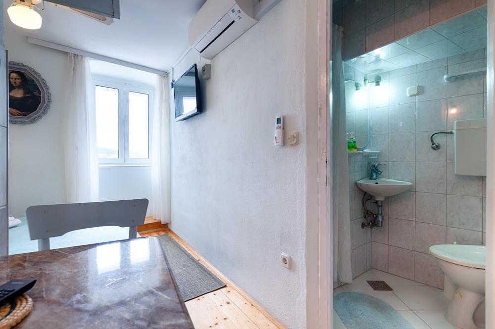 Mira Sea Front Guesthouse