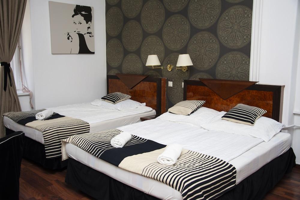 Evergreen Budapest Bed & Breakfast and Guest House