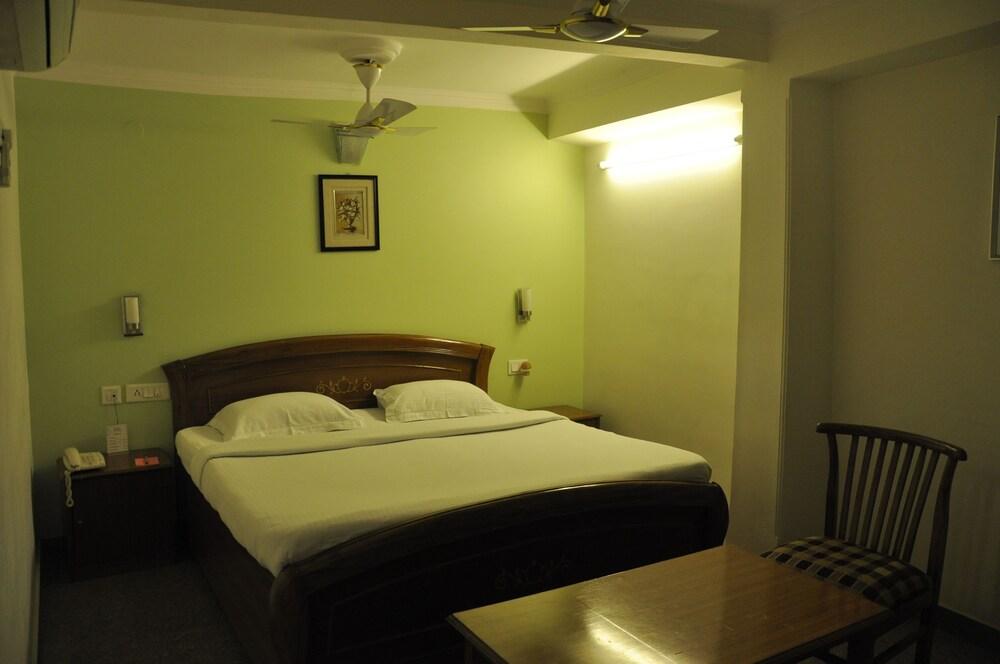 Tavern Business Hotel