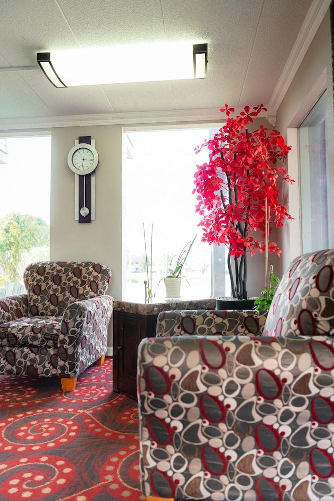 Spencer Inn and Suites