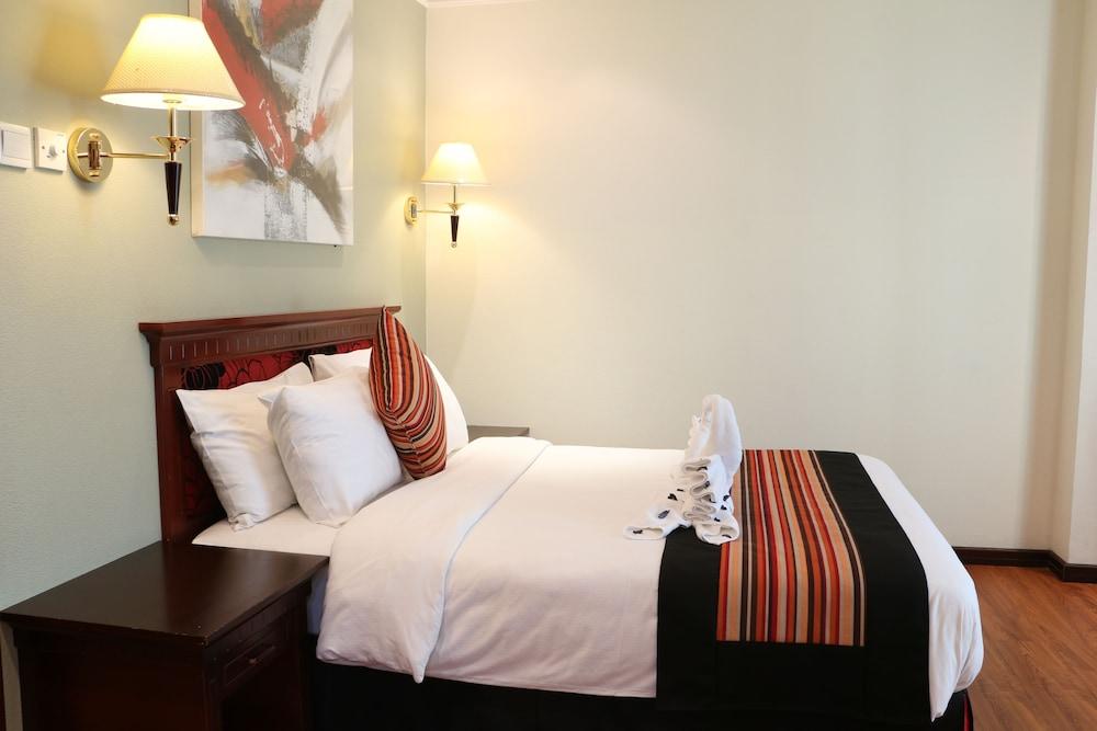 Pars International Hotel