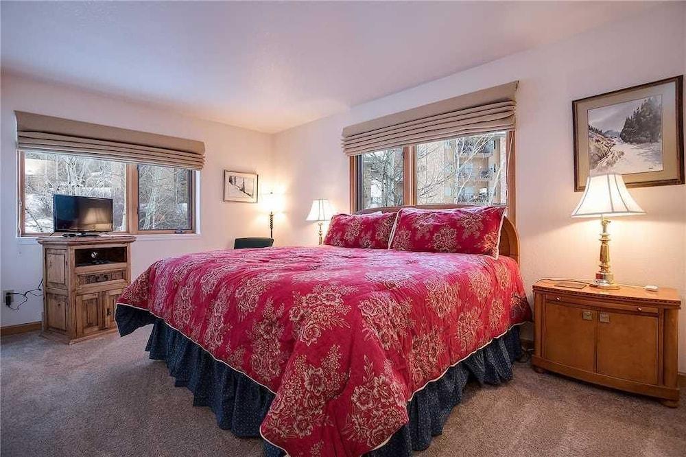 Ski Trail Condominiums by Mountain Resorts