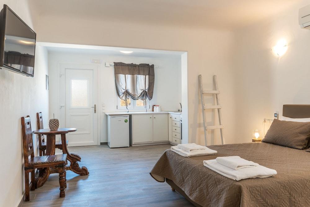 Eleni's Village Suites