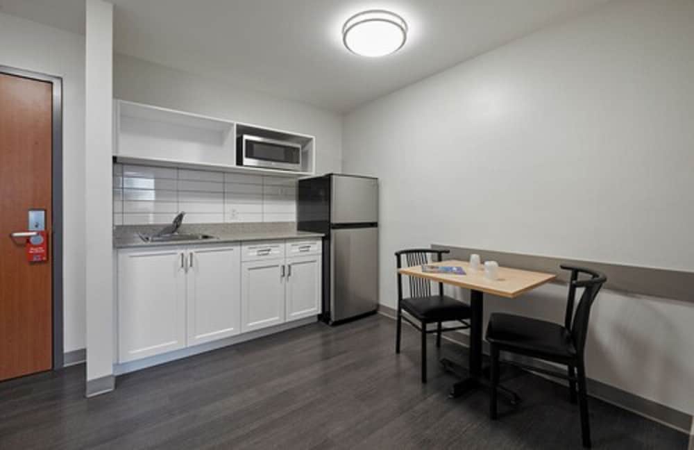 Residence & Conference Centre - King City