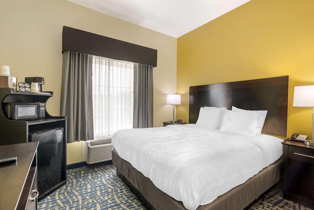 Best Western Plus Brunswick Inn & Suites