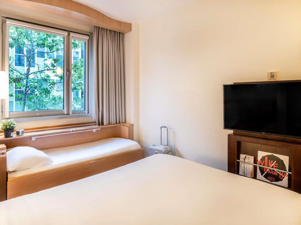 ibis Barcelona Glories 22