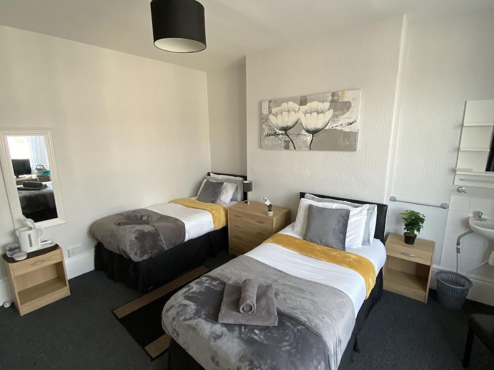 OYO Tudor Lodge - Redcar Beach