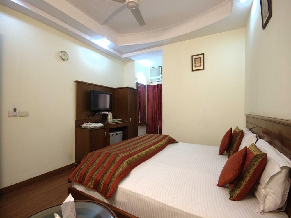 Hotel Chanchal Deluxe