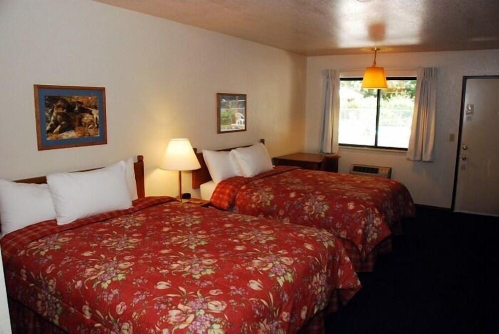 The Christmas Tree Inn