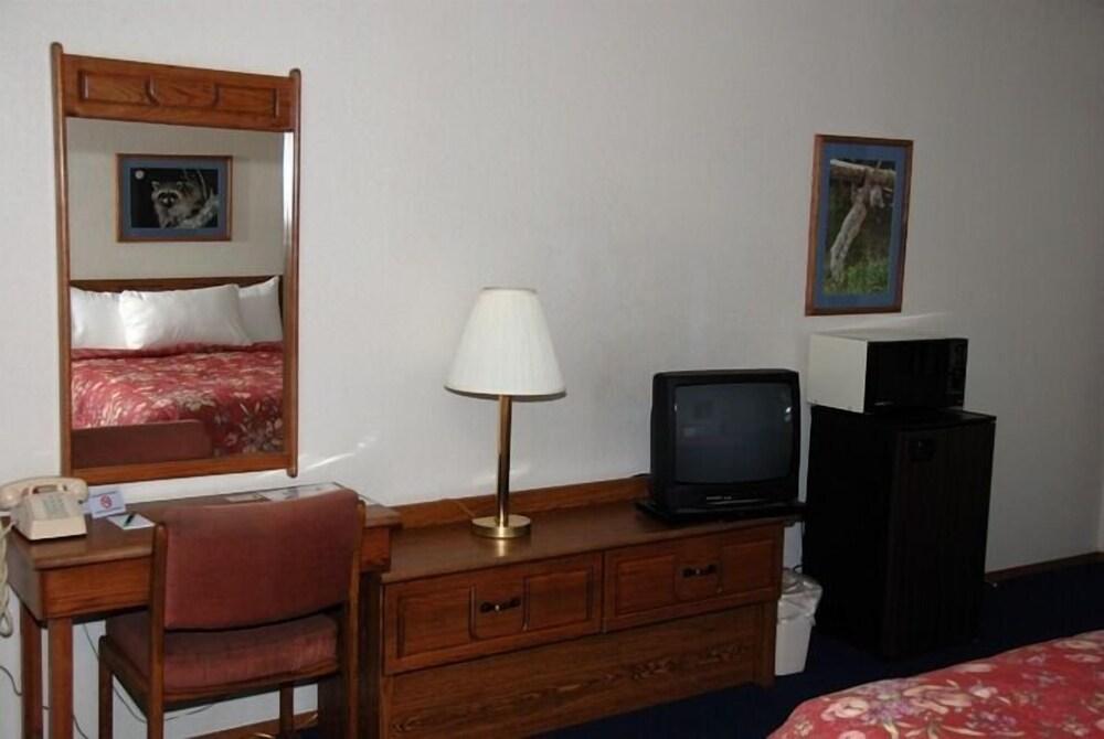 The Christmas Tree Inn