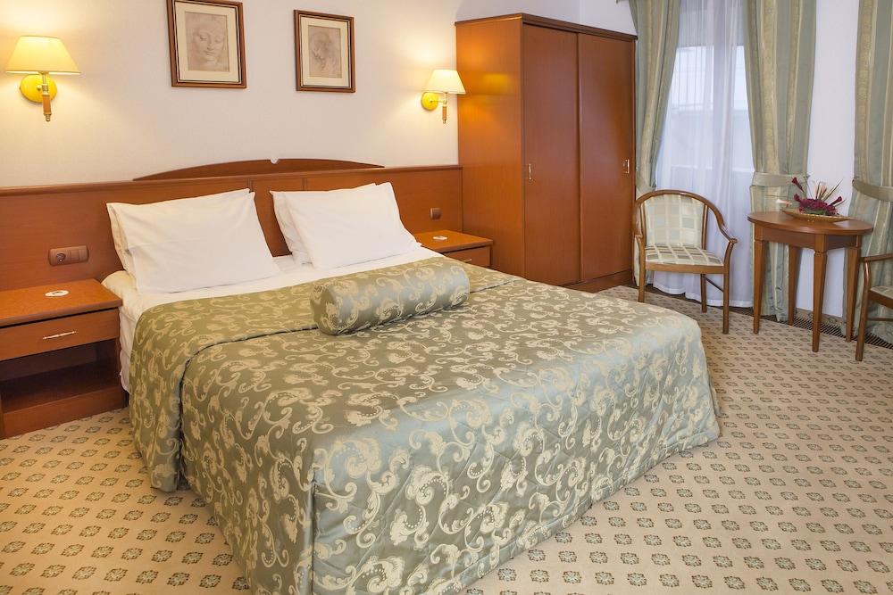 Assambleya Nikitskaya Hotel