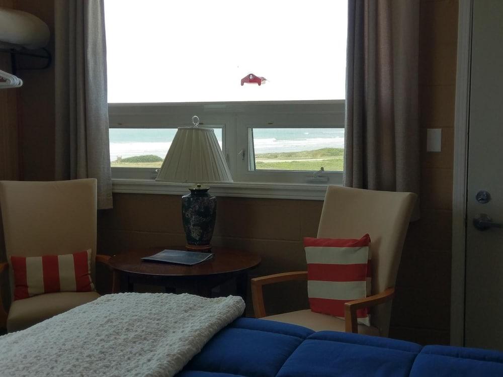 Mavillette Beach Lodge and RV Park