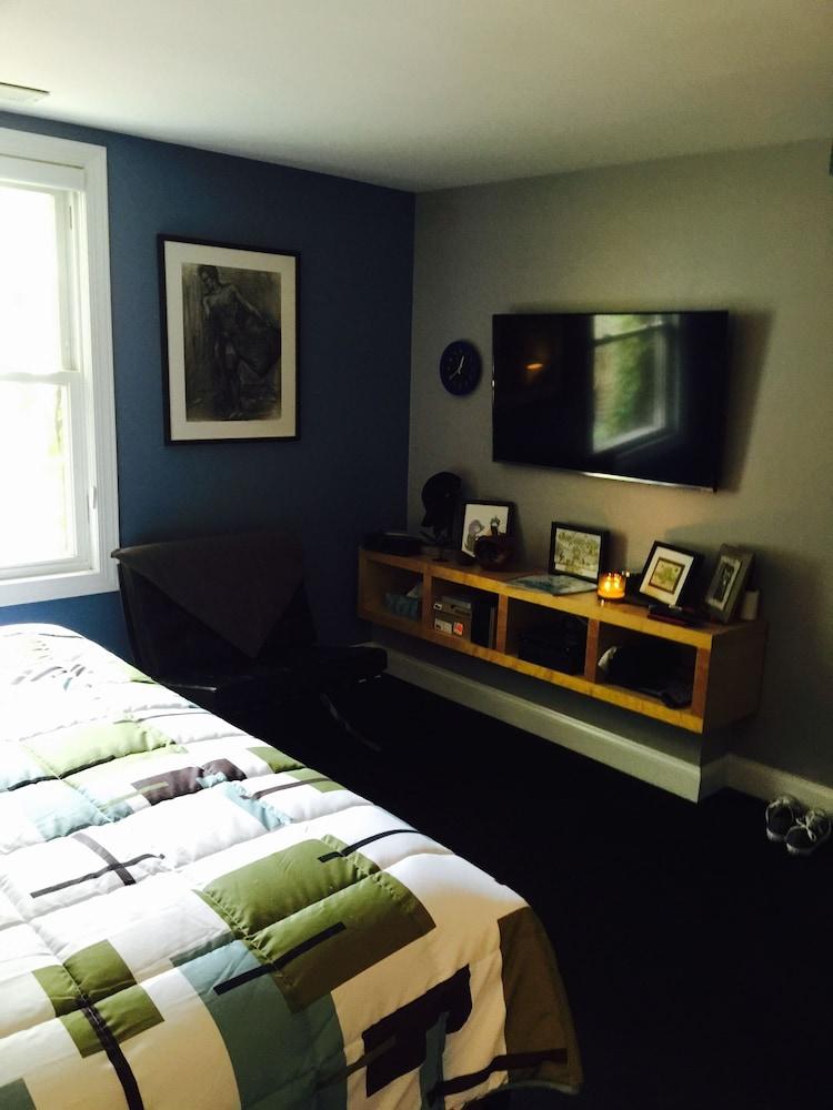 House 5863 - Chicago Bed and Breakfast