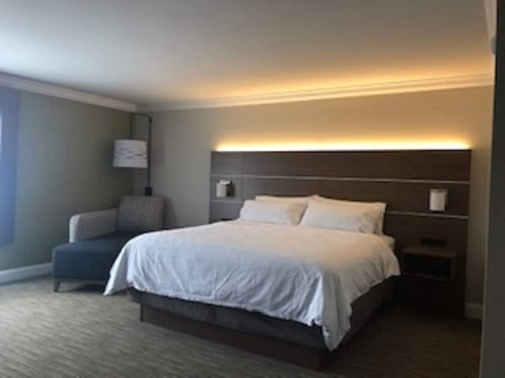Holiday Inn Express & Suites Williamsport by IHG