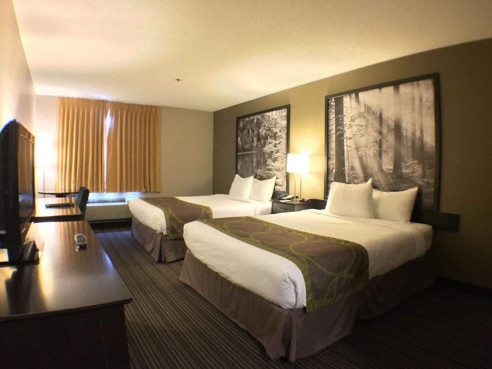 Super 8 by Wyndham Kapuskasing