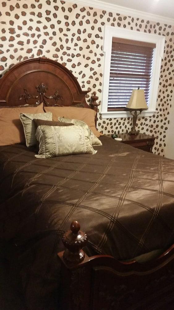 Shalom House Bed and Breakfast