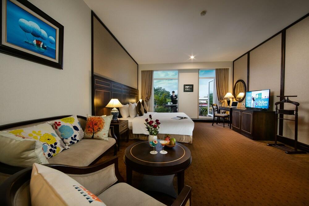 Zephyr Suites Boutique Hotel