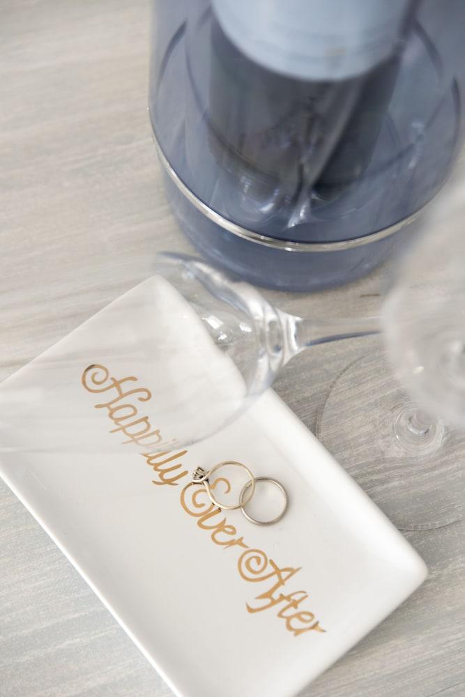 Pearl on the Cliff Hotel & Suites