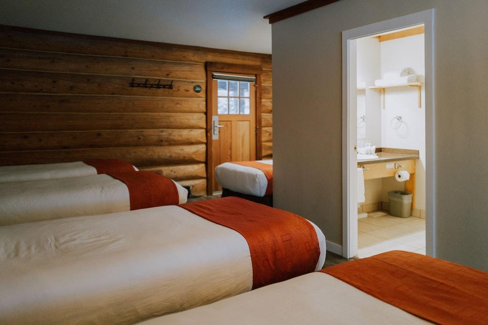 Glacier House Resort