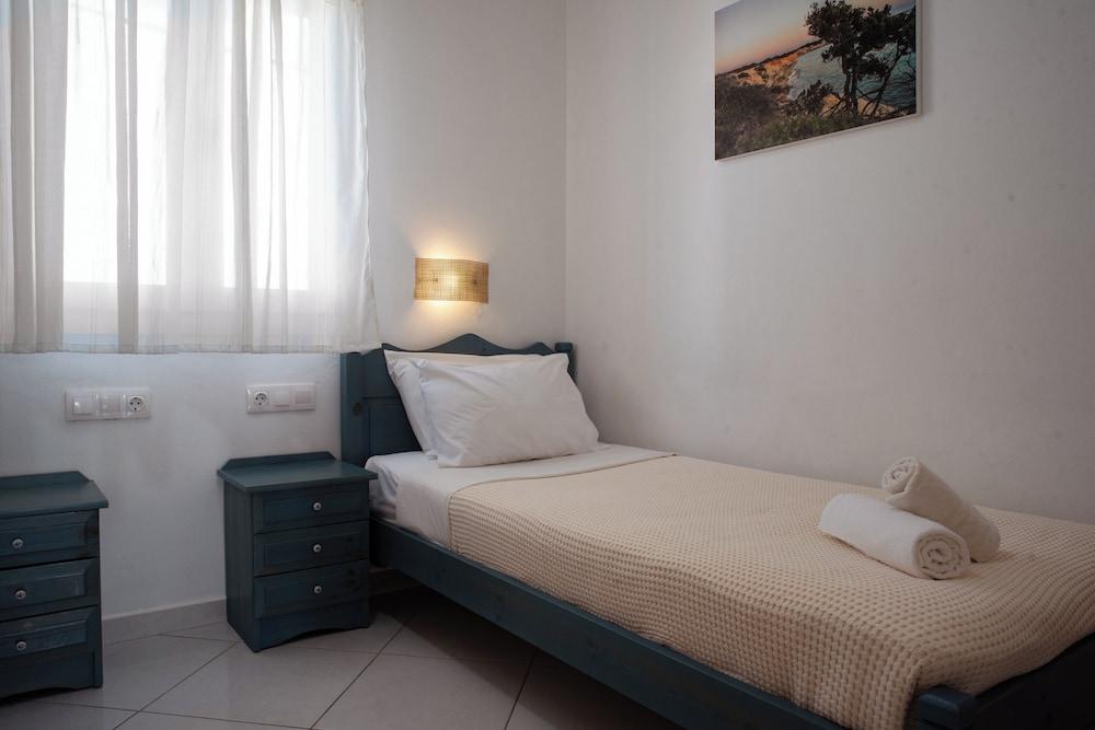 Ikaros Studios & Apartments