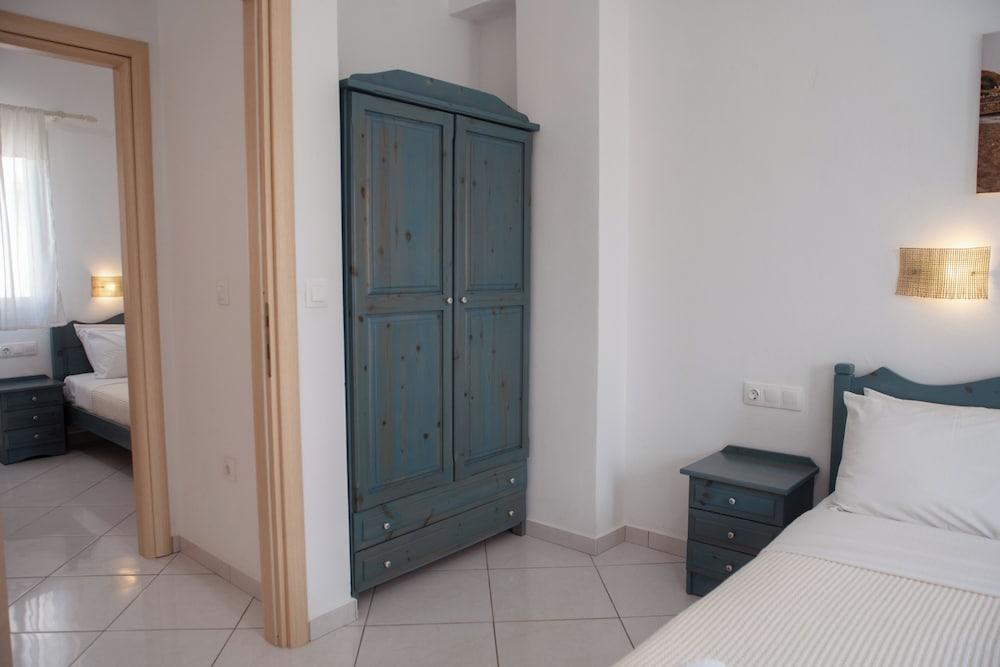 Ikaros Studios & Apartments