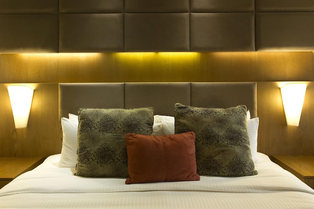 Traders Hotel, Qaryat Al Beri