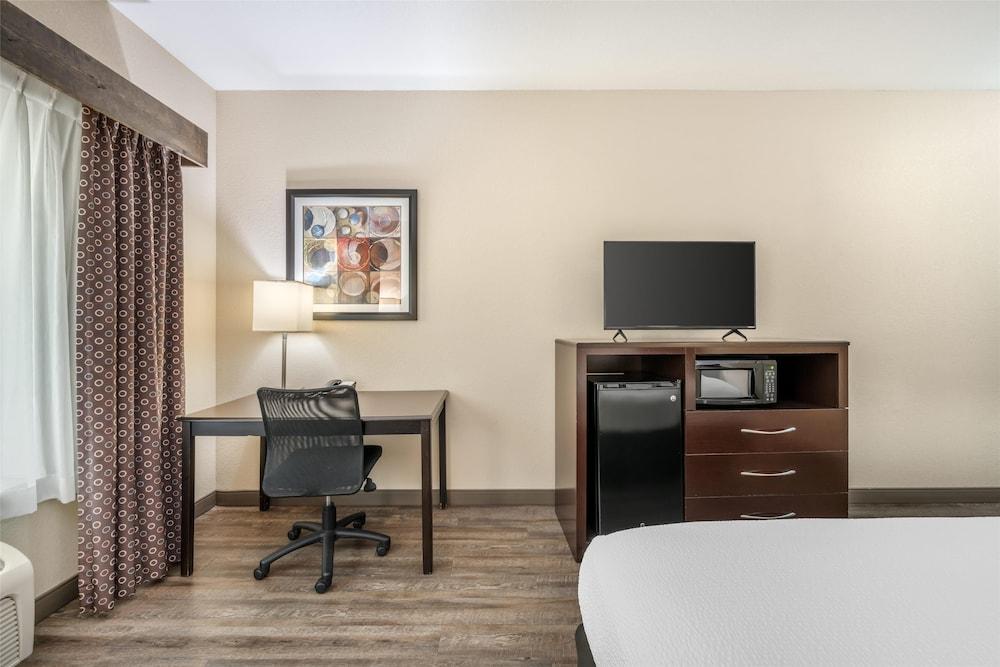Best Western Plus Eastgate Inn & Suites