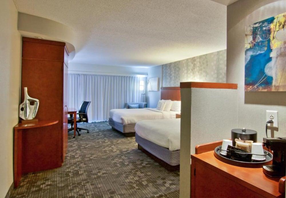 Courtyard by Marriott Clarksville
