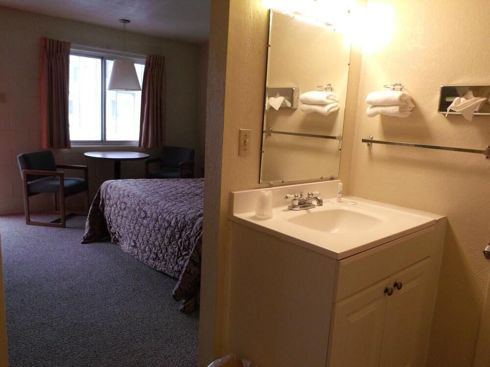 Narrow Gauge Railroad Inn