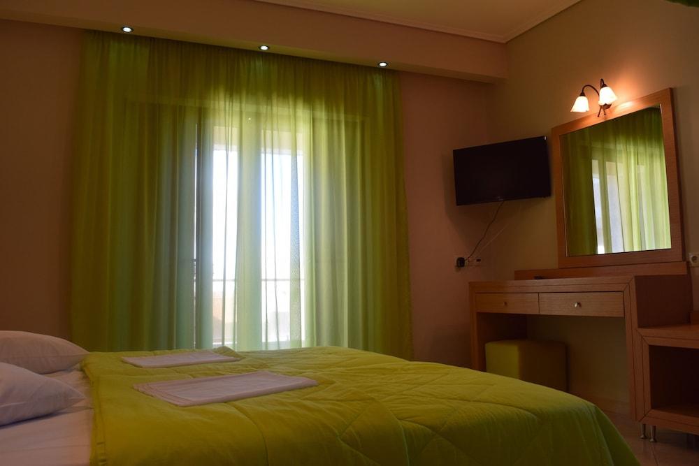 Evia Hotel & Suites